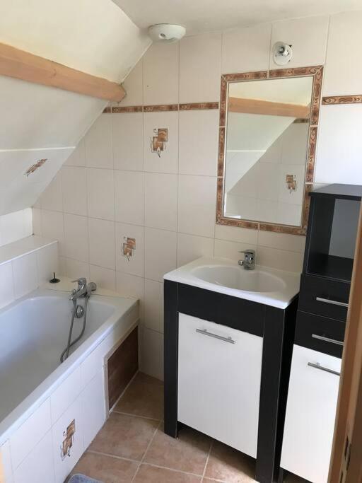 Maisonnette Au Pied Du Mont Dol Екстериор снимка
